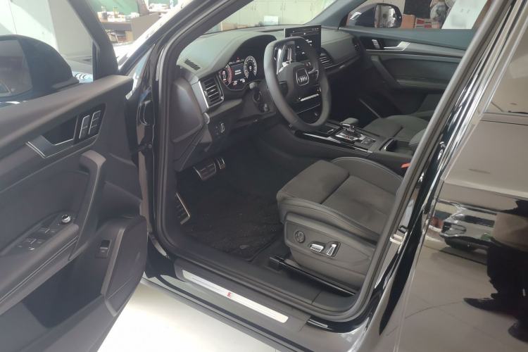 Used Audi Q5L Sportback 2025 quattro 45th Anniversary Edition 40 TFSI Luxury Model Driver Seat