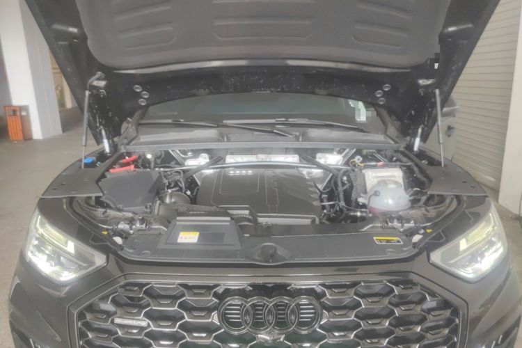 Used Audi Q5L Sportback 2025 quattro 45th Anniversary Edition 40 TFSI Luxury Model Engine Bay