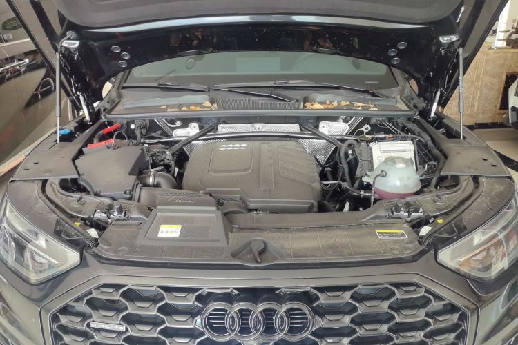 Used Audi Q5L Sportback 2025 quattro 45th Anniversary Edition 40 TFSI Luxury Model Engine Bay