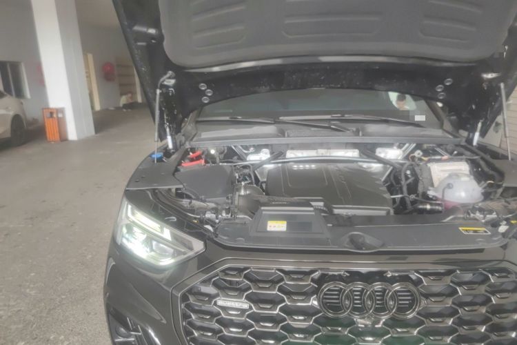Used Audi Q5L Sportback 2025 quattro 45th Anniversary Edition 40 TFSI Luxury Model Engine Bay Right