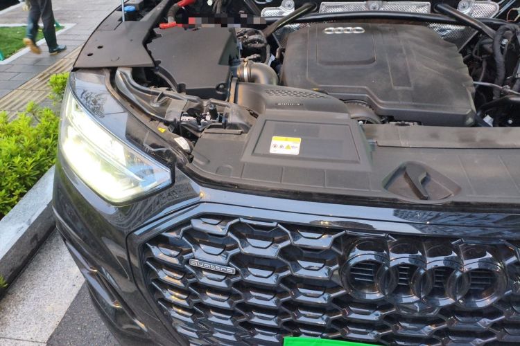 Used Audi Q5L Sportback 2025 quattro 45th Anniversary Edition 40 TFSI Luxury Model Engine Bay Right