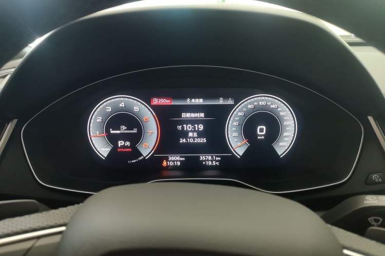 Used Audi Q5L Sportback 2025 quattro 45th Anniversary Edition 40 TFSI Luxury Model Instrument Cluster