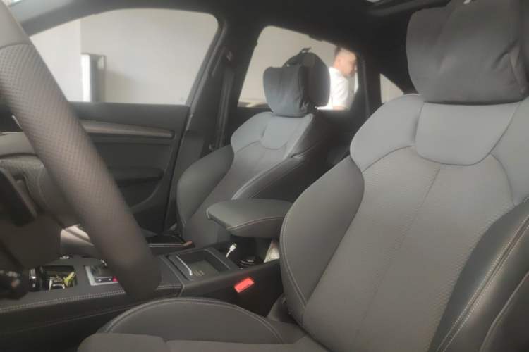 Used Audi Q5L Sportback 2025 quattro 45th Anniversary Edition 40 TFSI Luxury Model Left Front Seat