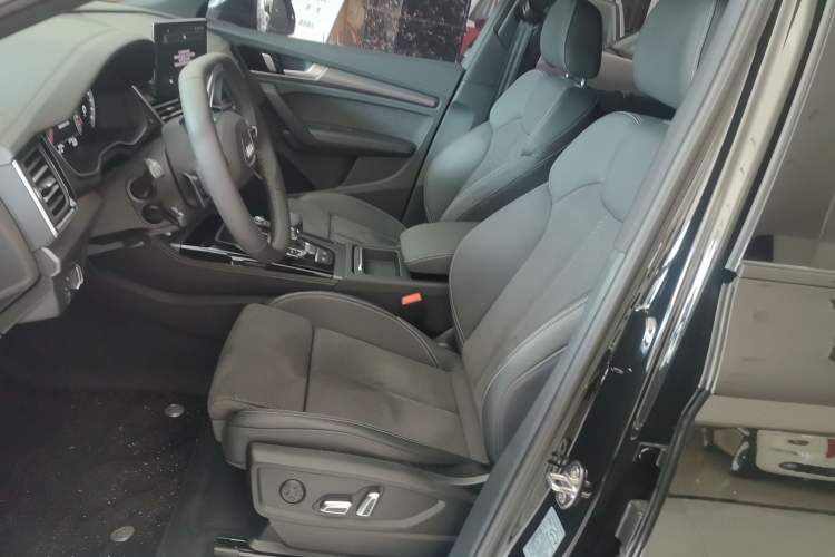 Used Audi Q5L Sportback 2025 quattro 45th Anniversary Edition 40 TFSI Luxury Model Left Front Seat