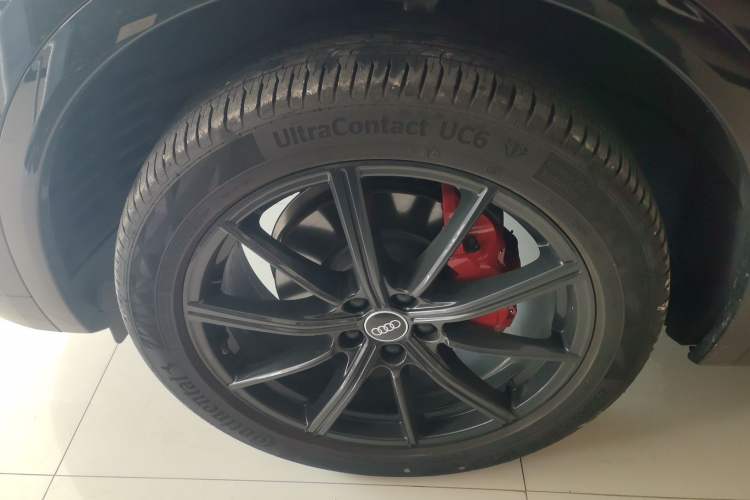 Used Audi Q5L Sportback 2025 quattro 45th Anniversary Edition 40 TFSI Luxury Model Left Front Wheel Hub