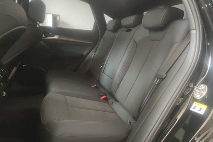 Used Audi Q5L Sportback 2025 quattro 45th Anniversary Edition 40 TFSI Luxury Model Left Rear Seat