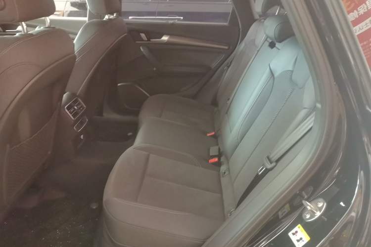 Used Audi Q5L Sportback 2025 quattro 45th Anniversary Edition 40 TFSI Luxury Model Left Rear Seat
