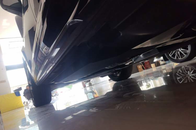 Used Audi Q5L Sportback 2025 quattro 45th Anniversary Edition 40 TFSI Luxury Model Left Side Sill