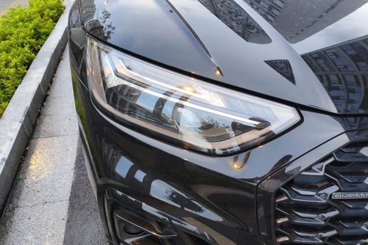 Used Audi Q5L Sportback 2025 quattro 45th Anniversary Edition 40 TFSI Luxury Model Right Front Headlight