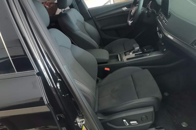 Used Audi Q5L Sportback 2025 quattro 45th Anniversary Edition 40 TFSI Luxury Model Right Front Seat