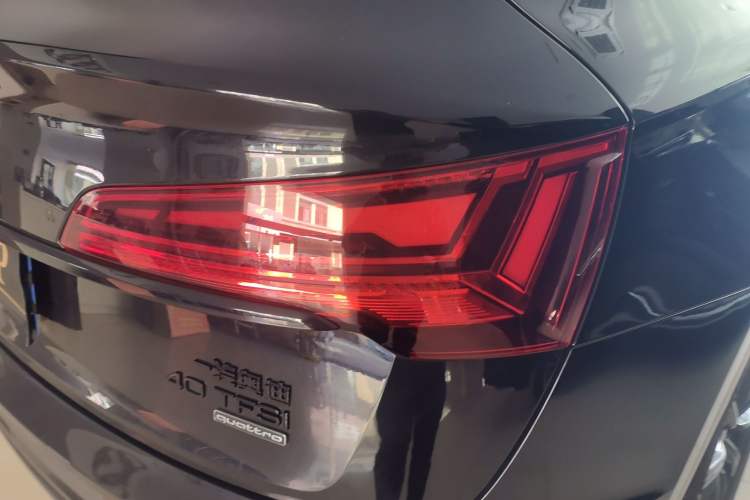 Used Audi Q5L Sportback 2025 quattro 45th Anniversary Edition 40 TFSI Luxury Model Right Rear Taillight