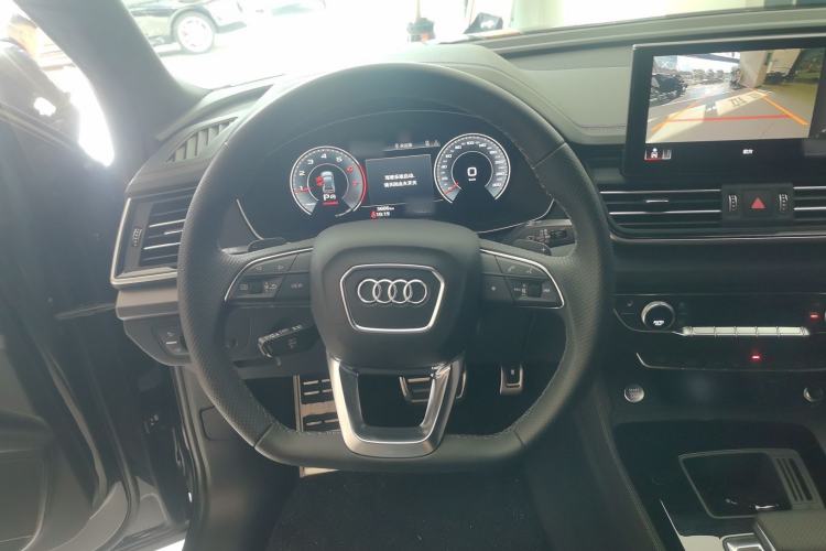 Used Audi Q5L Sportback 2025 quattro 45th Anniversary Edition 40 TFSI Luxury Model Steering Wheel