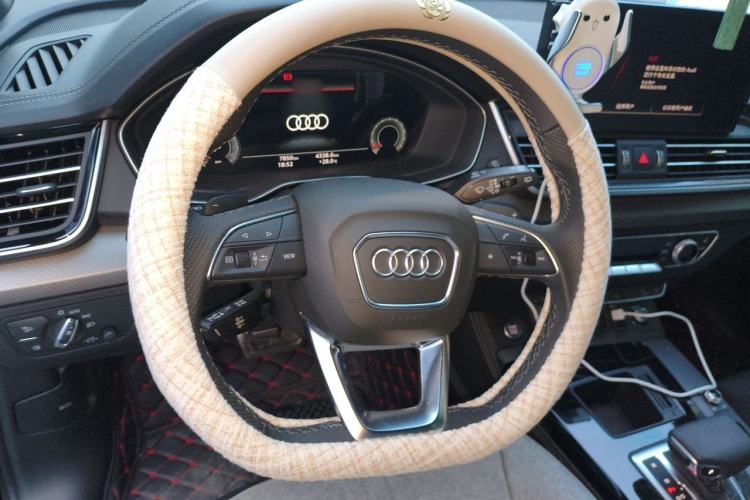 Used Audi Q5L Sportback 2025 quattro 45th Anniversary Edition 40 TFSI Luxury Model Steering Wheel