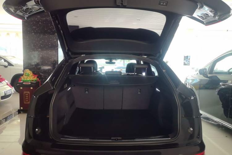 Used Audi Q5L Sportback 2025 quattro 45th Anniversary Edition 40 TFSI Luxury Model Trunk