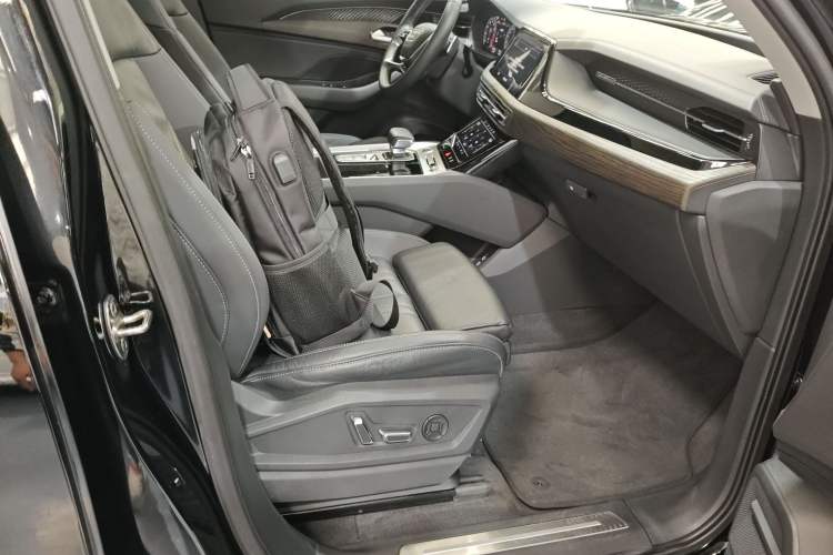 Used Audi Q6 2023 40 TFSI quattro Guanyun Edition Light Yulin Package Right Front Seat