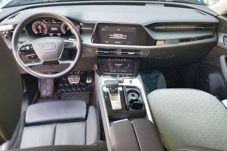 Used Audi Q6 2023 40 TFSI quattro Guanyun Edition Light Yulin Package Center Console