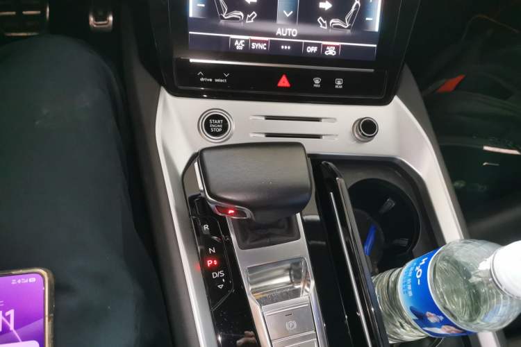 Used Audi Q6 2023 40 TFSI quattro Guanyun Edition Light Yulin Package Gear Lever