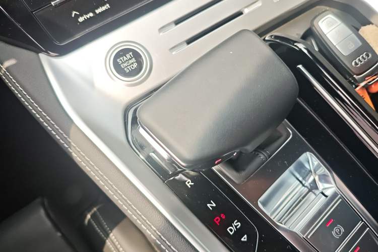 Used Audi Q6 2023 50 TFSI quattro Xingyun Edition Flying Rider Package Gear Lever