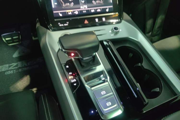 Used Audi Q6 2023 45 TFSI quattro Qiyun Edition Flying Rider Package Gear Lever