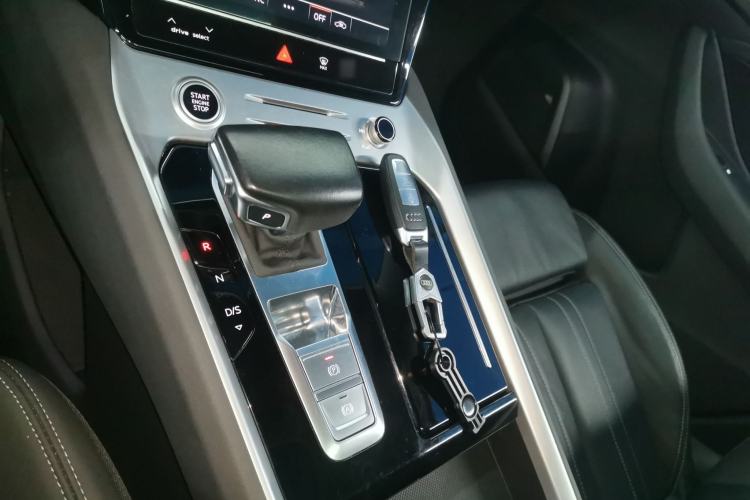 Used Audi Q6 2023 40 TFSI quattro Guanyun Edition Light Yulin Package Gear Lever