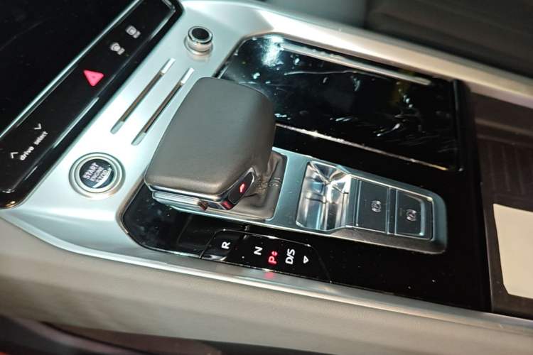 Used Audi Q6 2023 45 TFSI quattro Qiyun Edition Light Yulin Package Gear Lever