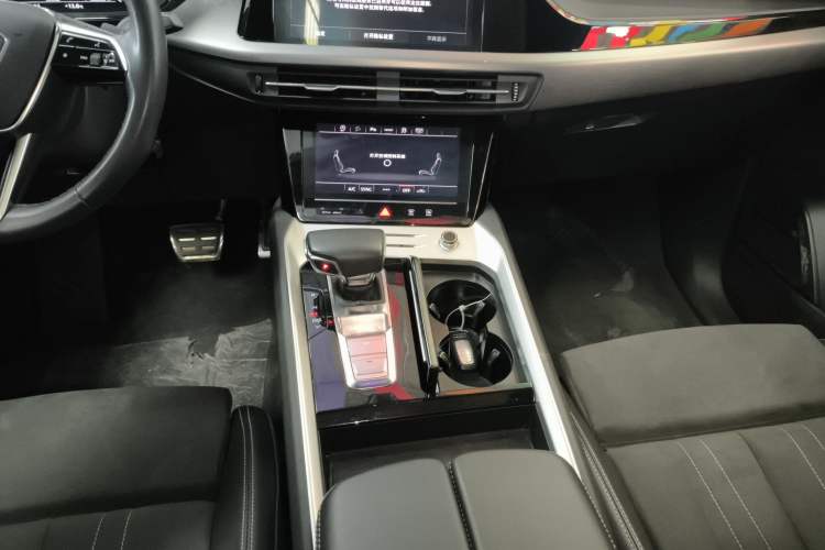 Used Audi Q6 2023 40 TFSI quattro Guanyun Edition Light Riding Package Gear Lever