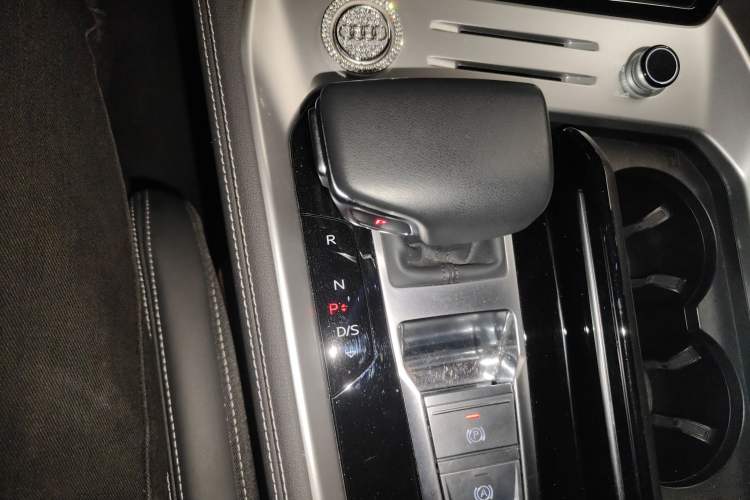 Used Audi Q6 2023 50 TFSI quattro Xingyun Edition Flying Rider Package Gear Lever