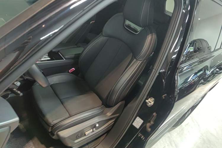 Used Audi Q6 2023 45 TFSI quattro Qiyun Edition Flying Rider Package Left Front Seat