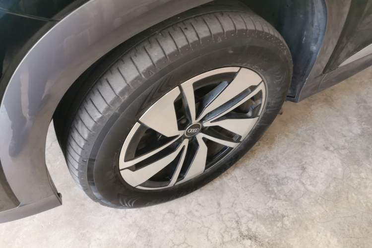 Used Audi Q6 2023 40 TFSI quattro Guanyun Edition Light Yulin Package Left Front Wheel Hub