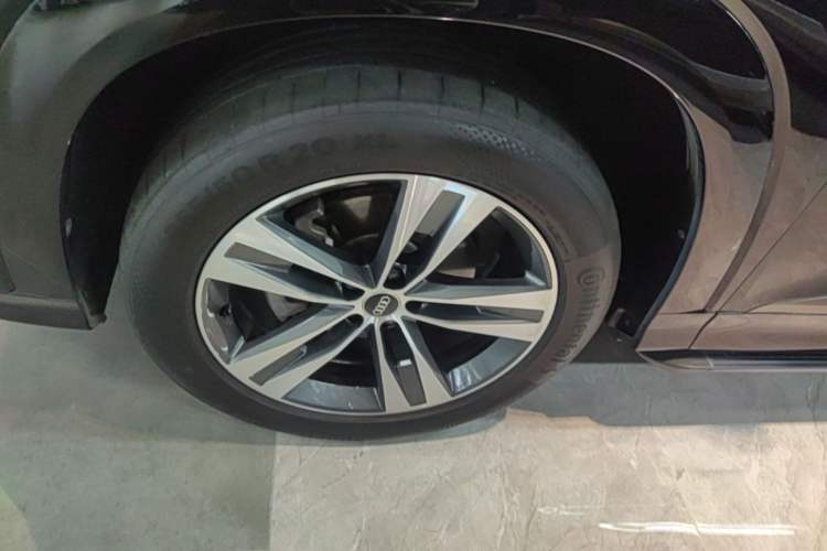 Used Audi Q6 2023 45 TFSI quattro Qiyun Edition Flying Rider Package Left Front Wheel Hub