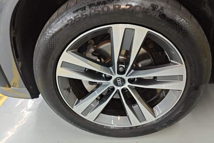 Used Audi Q6 2023 45 TFSI quattro Qiyun Edition Light Yulin Package Left Front Wheel Hub
