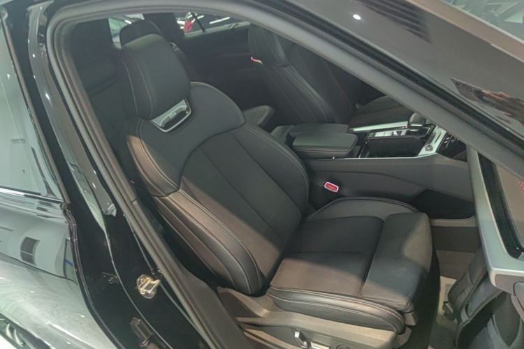 Used Audi Q6 2023 45 TFSI quattro Qiyun Edition Flying Rider Package Right Front Seat