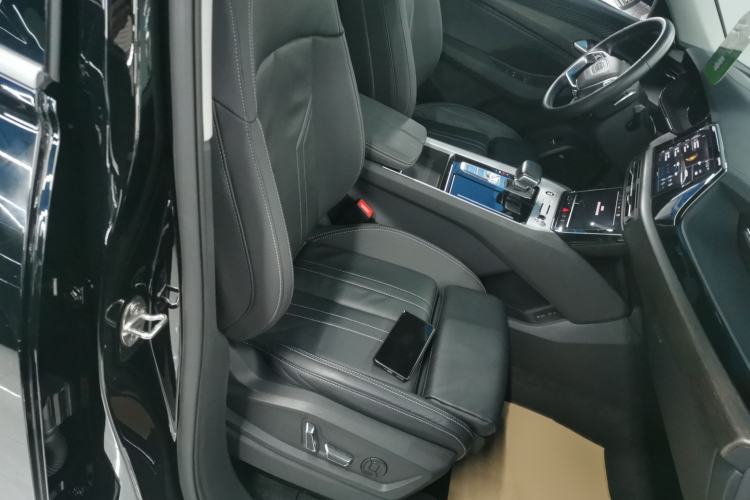Used Audi Q6 2023 40 TFSI quattro Guanyun Edition Light Yulin Package Right Front Seat