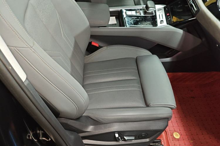 Used Audi Q6 2023 45 TFSI quattro Qiyun Edition Light Yulin Package Right Front Seat