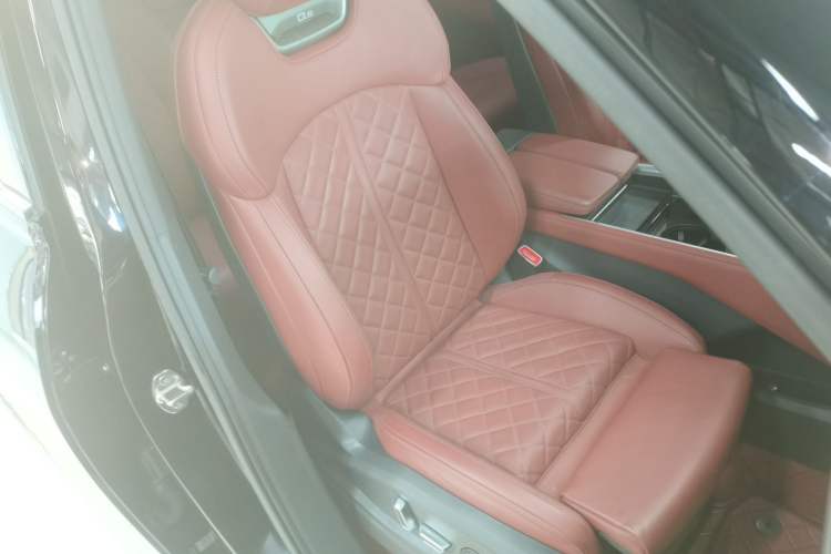 Used Audi Q6 2023 50 TFSI quattro Xingyun Edition Flying Rider Package Right Front Seat
