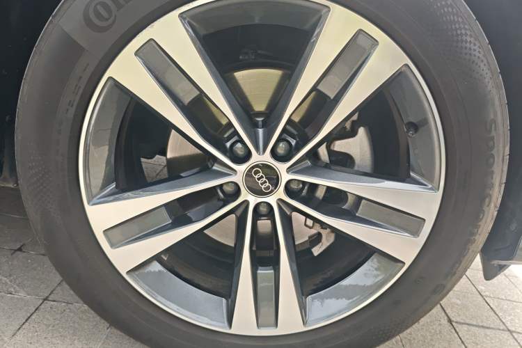Used Audi Q6 2023 50 TFSI quattro Xingyun Edition Flying Rider Package Right Front Wheel Hub