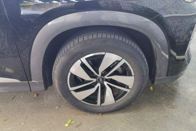Used Audi Q6 2023 40 TFSI quattro Guanyun Edition Light Yulin Package Right Front Wheel Hub