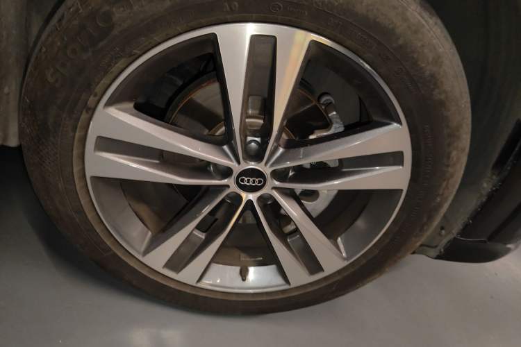 Used Audi Q6 2023 50 TFSI quattro Xingyun Edition Flying Rider Package Right Front Wheel Hub