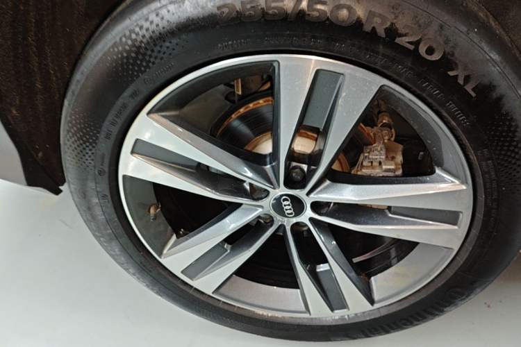 Used Audi Q6 2023 45 TFSI quattro Qiyun Edition Light Yulin Package Right Rear Wheel Hub