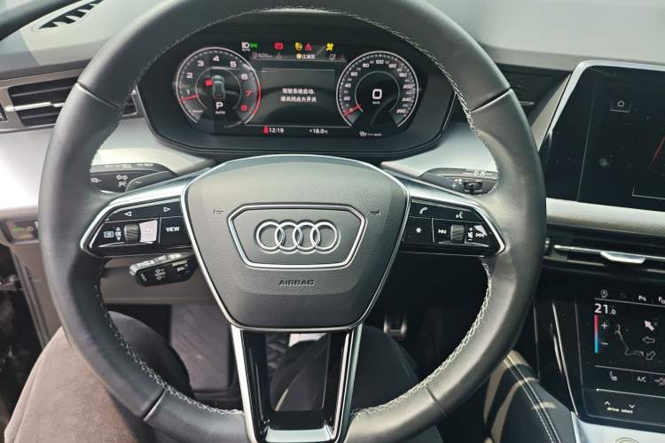 Used Audi Q6 2023 50 TFSI quattro Xingyun Edition Flying Rider Package Steering Wheel