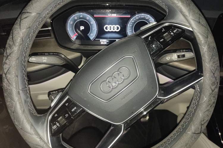 Used Audi Q6 2023 45 TFSI quattro Qiyun Edition Yulin Package Steering Wheel