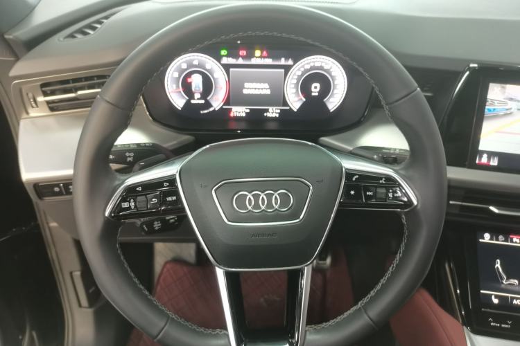 Used Audi Q6 2023 50 TFSI quattro Xingyun Edition Flying Rider Package Steering Wheel