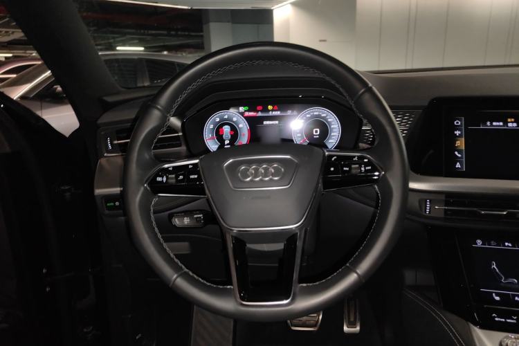 Used Audi Q6 2023 50 TFSI quattro Xingyun Edition Flying Rider Package Steering Wheel