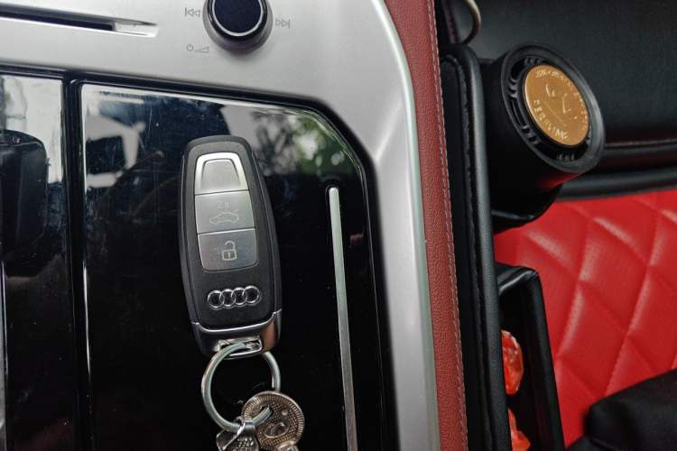 Used Audi Q6 2023 45 TFSI quattro Black Warrior Edition Vehicle Key