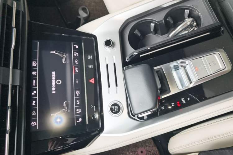 Used Audi Q6 2023 45 TFSI quattro Qiyun Edition Light Yulin Package Gear Lever