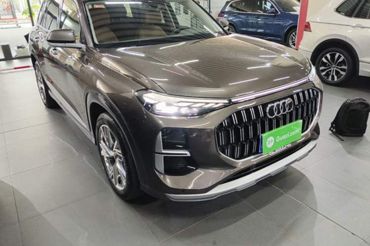 Used Audi Q6 2023 50 TFSI quattro Shadow Warrior Edition Front Right 45 Deg