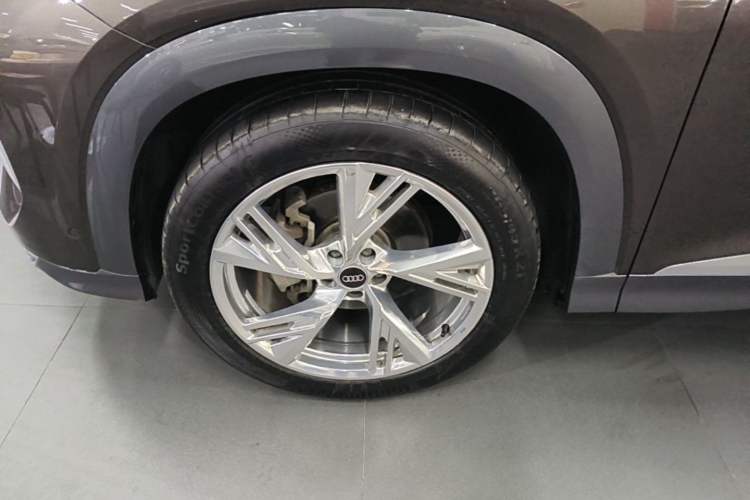 Used Audi Q6 2023 50 TFSI quattro Shadow Warrior Edition Left Front Wheel Hub