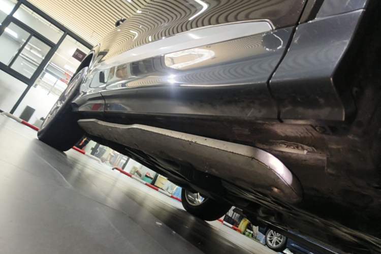 Used Audi Q6 2023 50 TFSI quattro Shadow Warrior Edition Right Side Sill