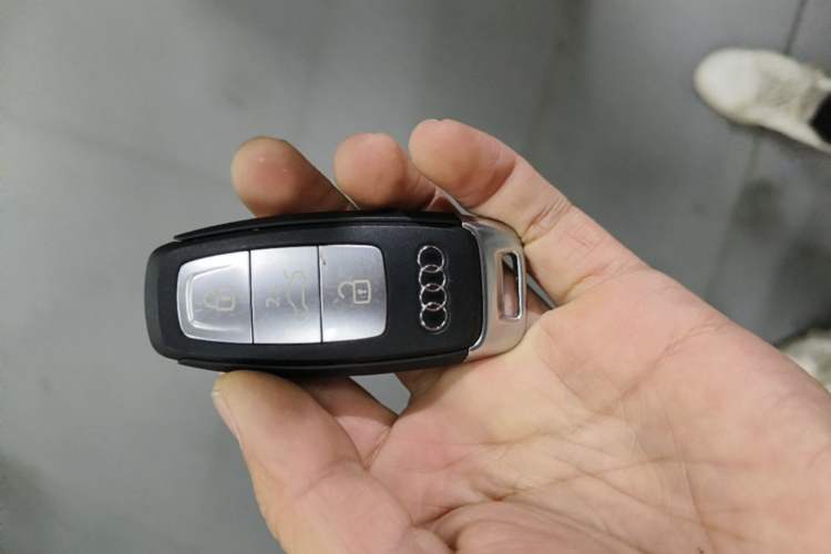 Used Audi Q6 2023 50 TFSI quattro Shadow Warrior Edition Vehicle Key