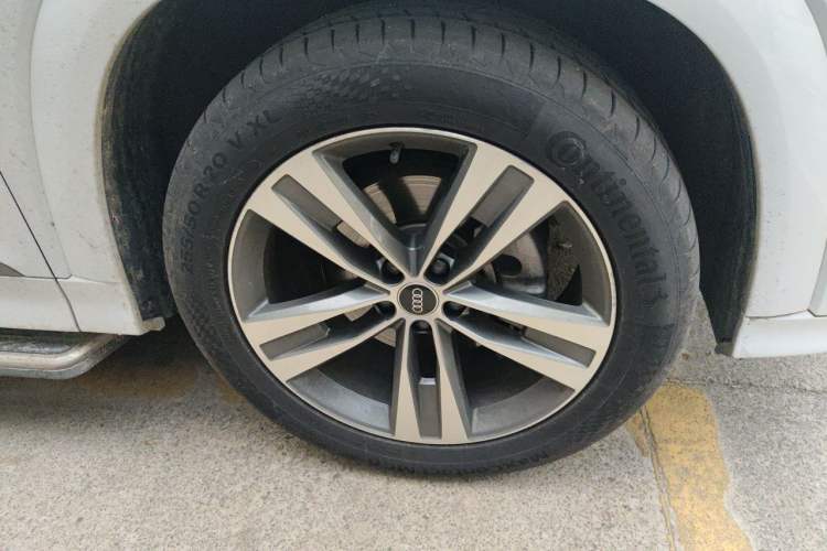 Used Audi Q6 2023 40 TFSI quattro Guanyun Edition Light Riding Package Right Front Wheel Hub